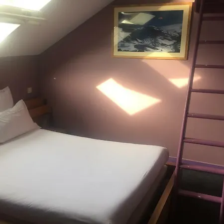 Du Parc Saint Charles باريس