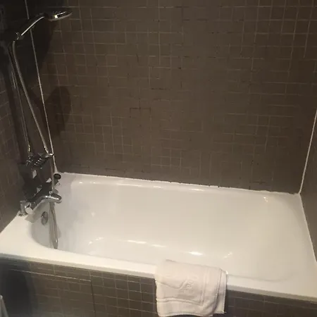 Du Parc Saint Charles 2* Parigi