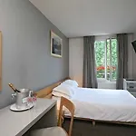 Du Parc Saint Charles 2* パリ