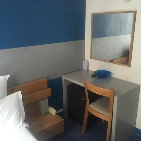 Du Parc Saint Charles 2* Parigi