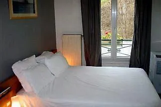 Du Parc Saint Charles 2* Parigi