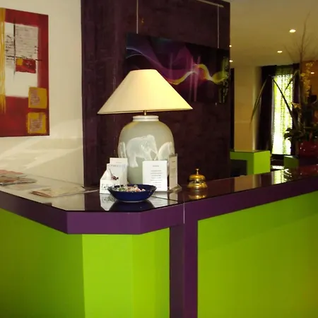 Du Parc Saint Charles 2* Parigi