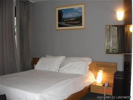 Du Parc Saint Charles 2* Παρίσι